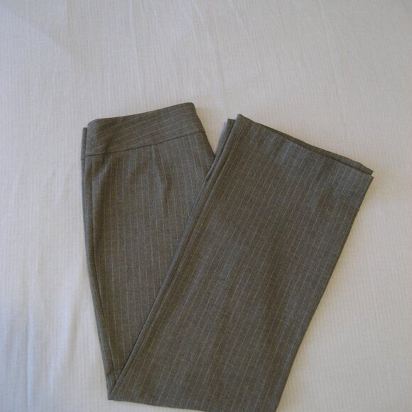 United Colors of Benetton 2 Piece Pin Stripe Pant Suit, Size 42 6P - Picture 10 of 15